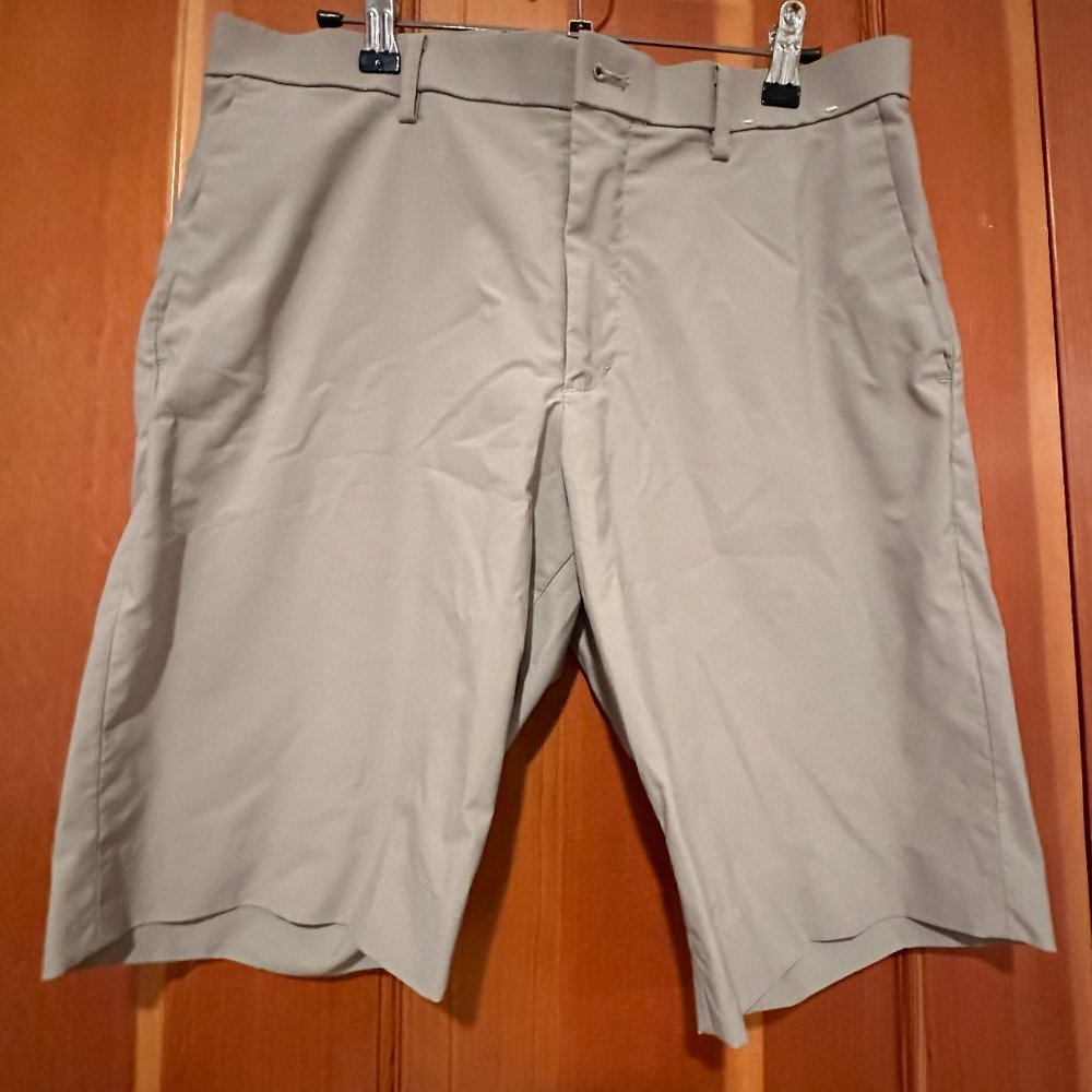 [Uniqlo] Stretchy 7” Chino Shorts - Size M